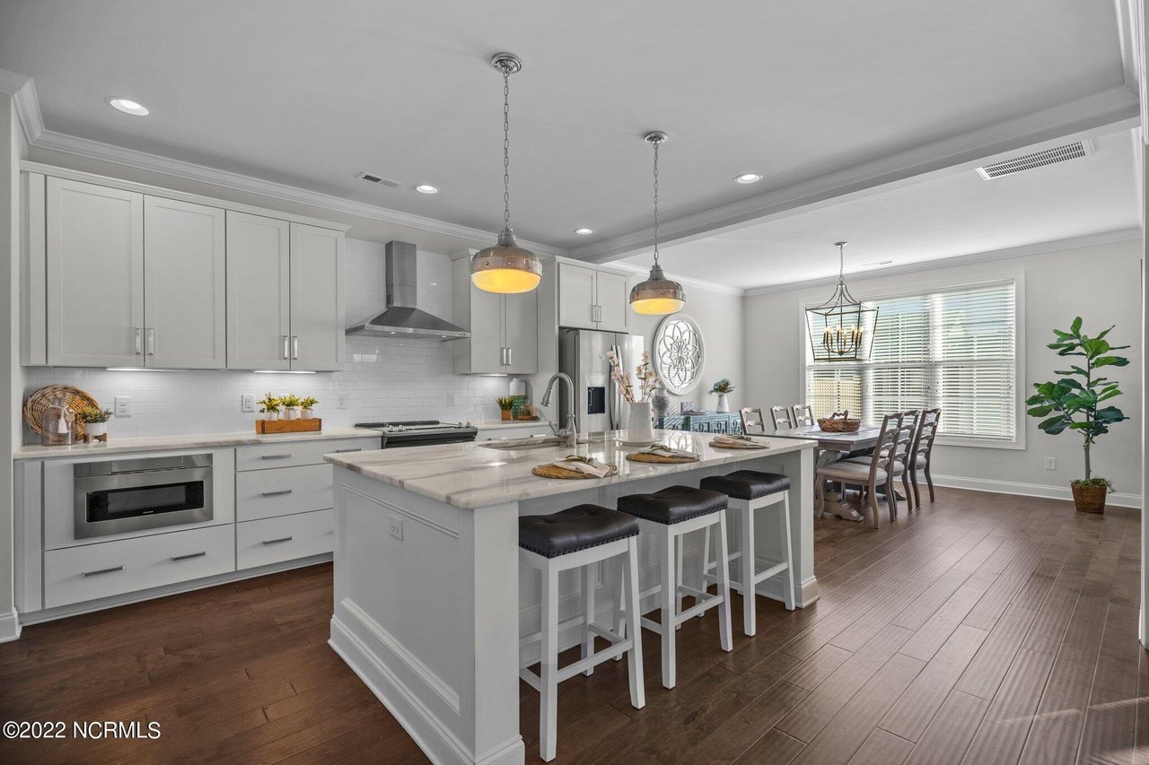 458 Aurora Pl