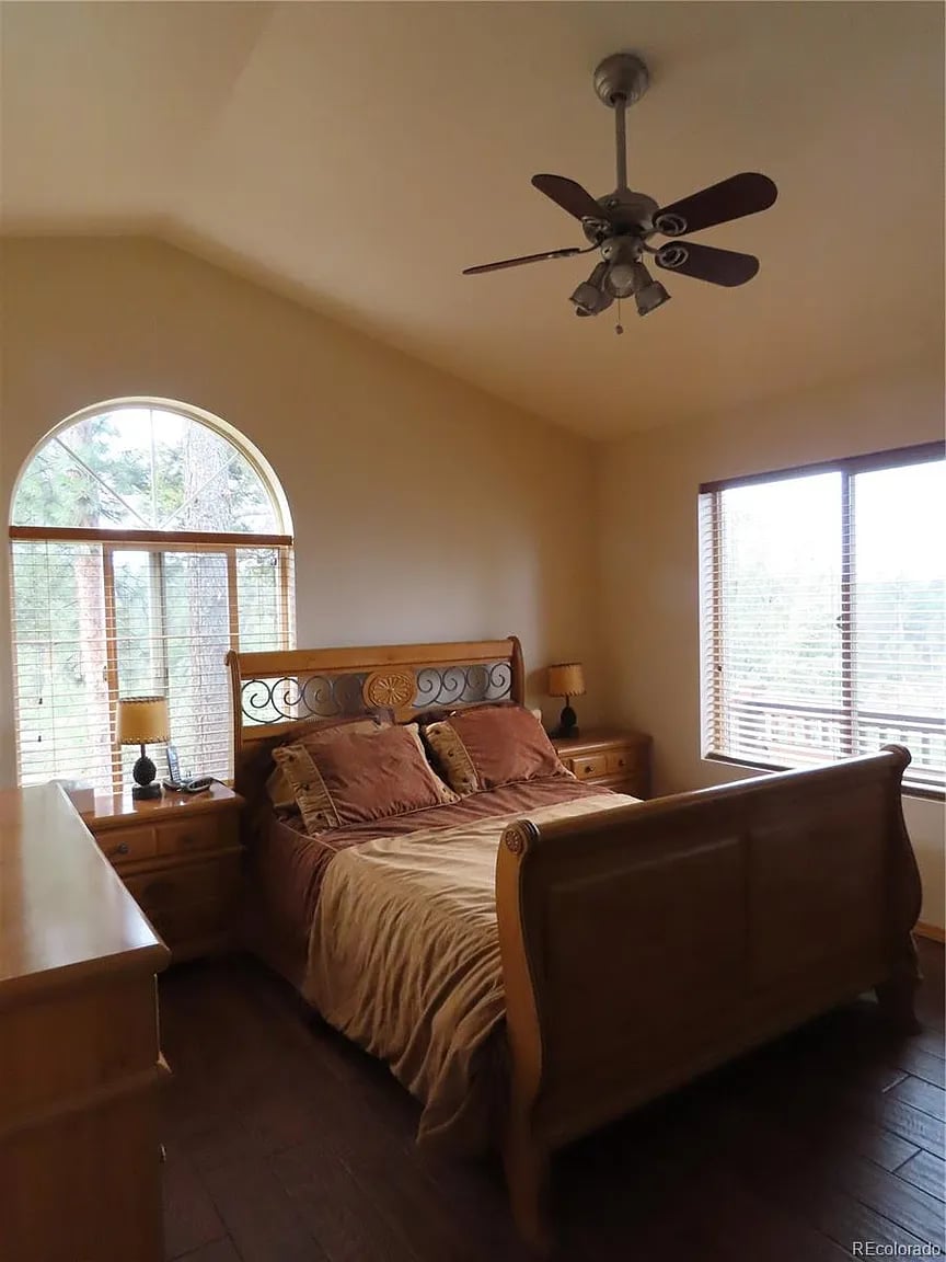 1051 Spring Valley Ln