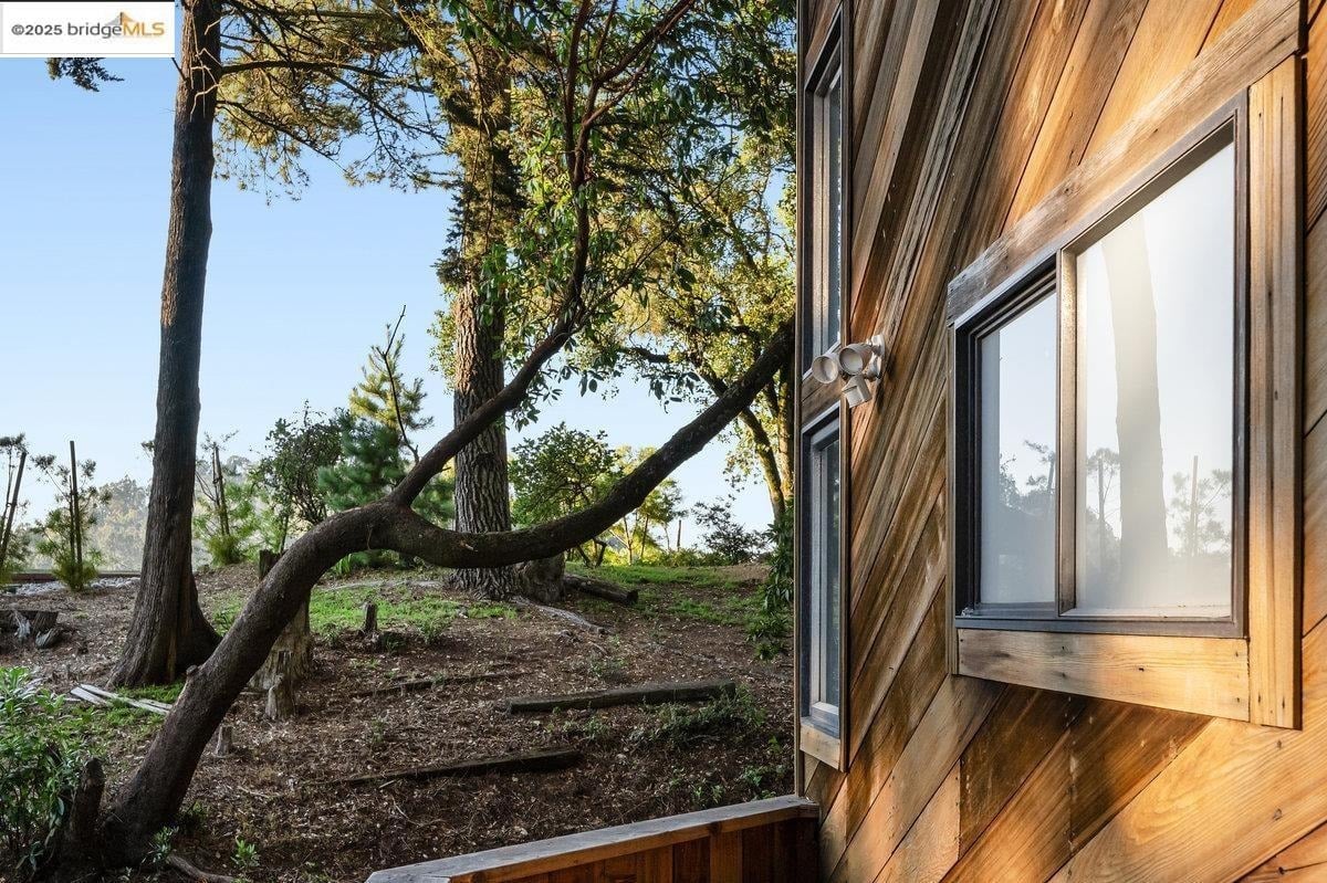 2112 Manzanita Dr