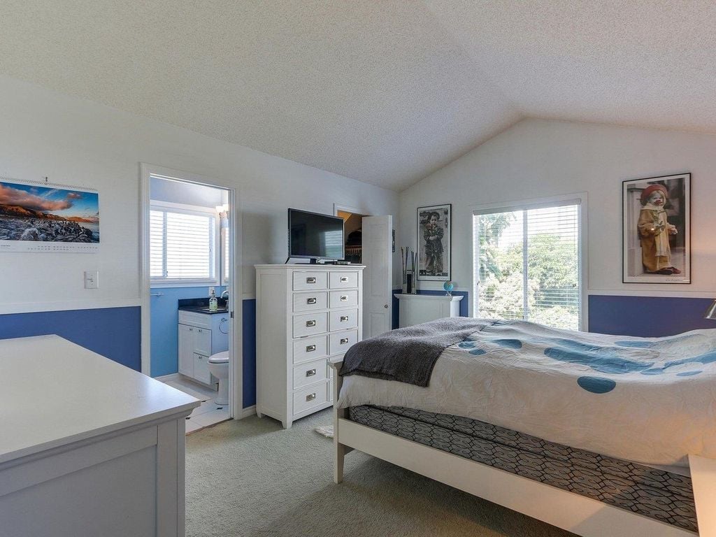 807 Porteau Pl