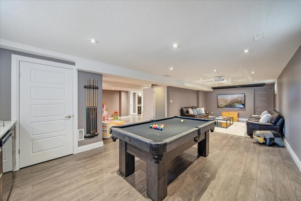 LUXURY LIVES HERE