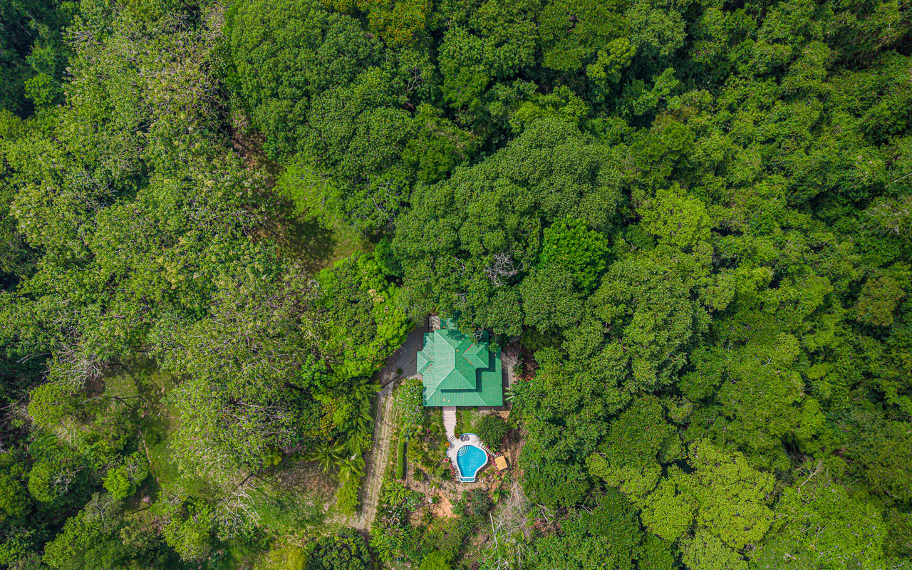 WHALE’S TAIL OCEAN VIEW ESTATE WITH EXTRA LOT 