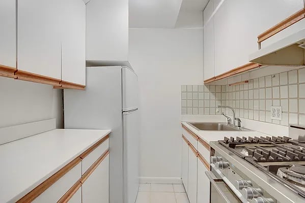 19​ ​Pomander​ ​Walk​ ​#1​ ​nyc