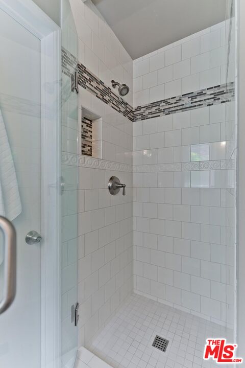 5240 W 137th Pl