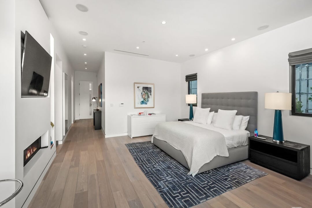 Garden Crescent, North Harper Avenue, 90048