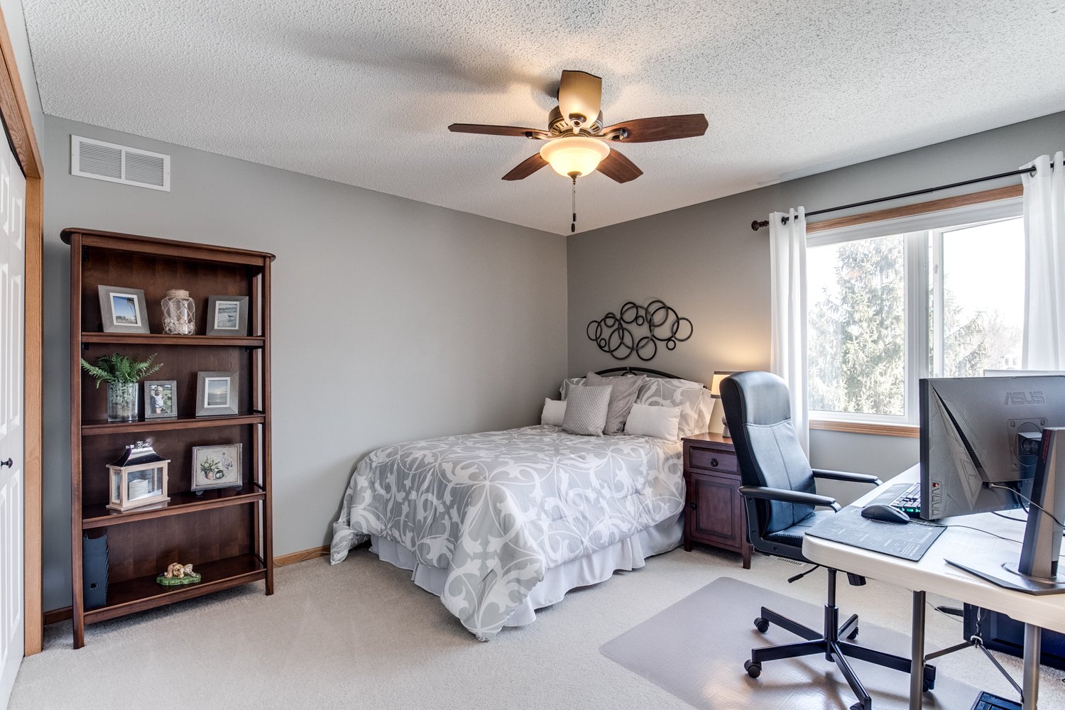 Beautiful 2-Story in Desirable OakParke Estates