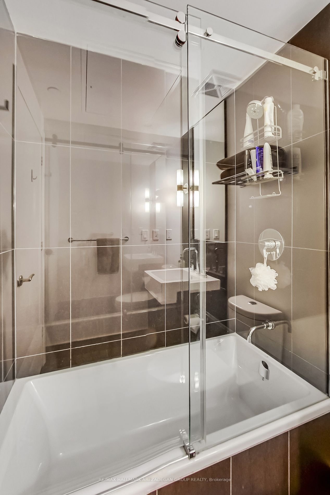 88 Blue Jays Way #1908