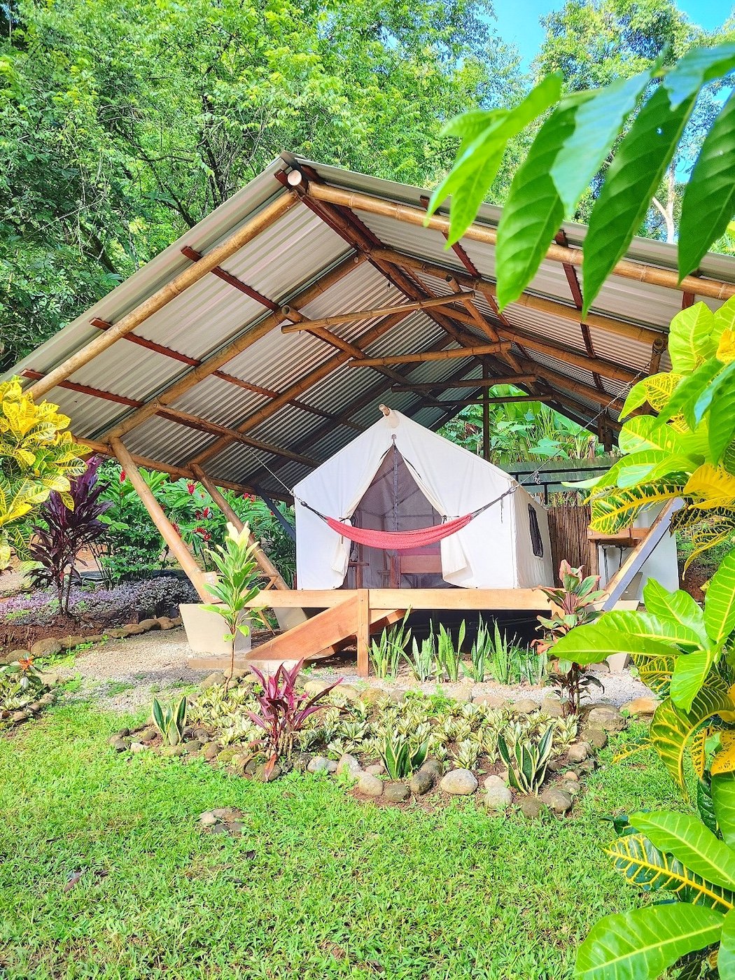CASCADA ELYSIANA – ECO-RETREAT WITH HUGE WATERFALL