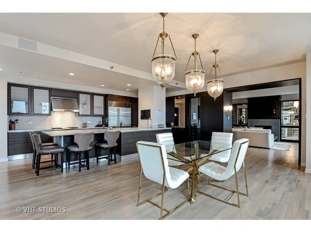 6 N Michigan Ave #1303