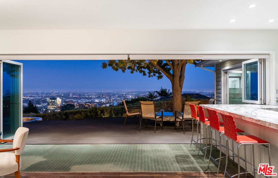 Sierra Mar Dr, 90069