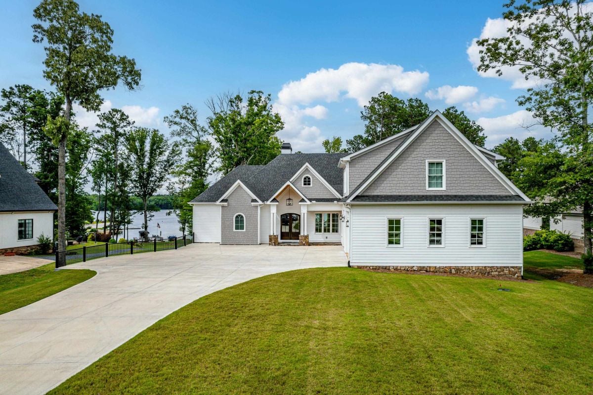 175 Harmony Bay Dr - Lake Oconee Lakefront Home