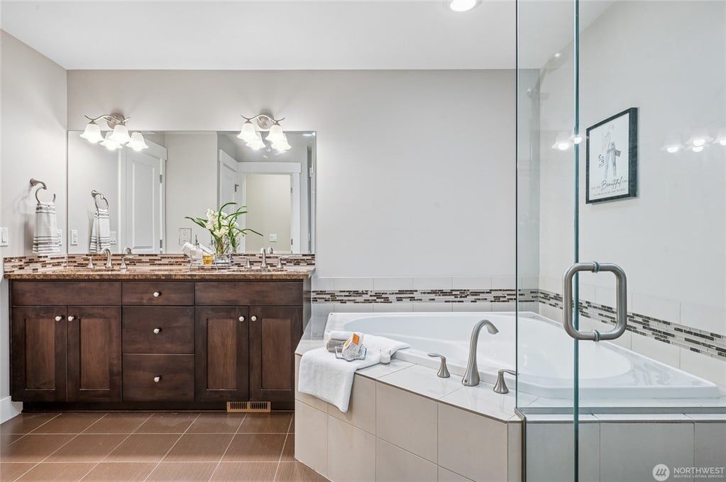 900 228th Avenue NE Unit: 16C