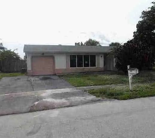 5144 NW 32nd Ct