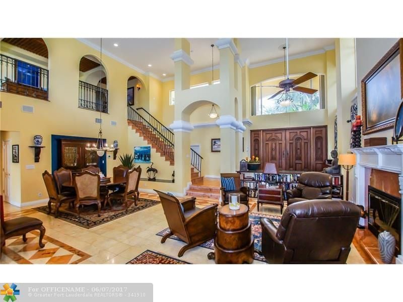 1613 SE 10th St