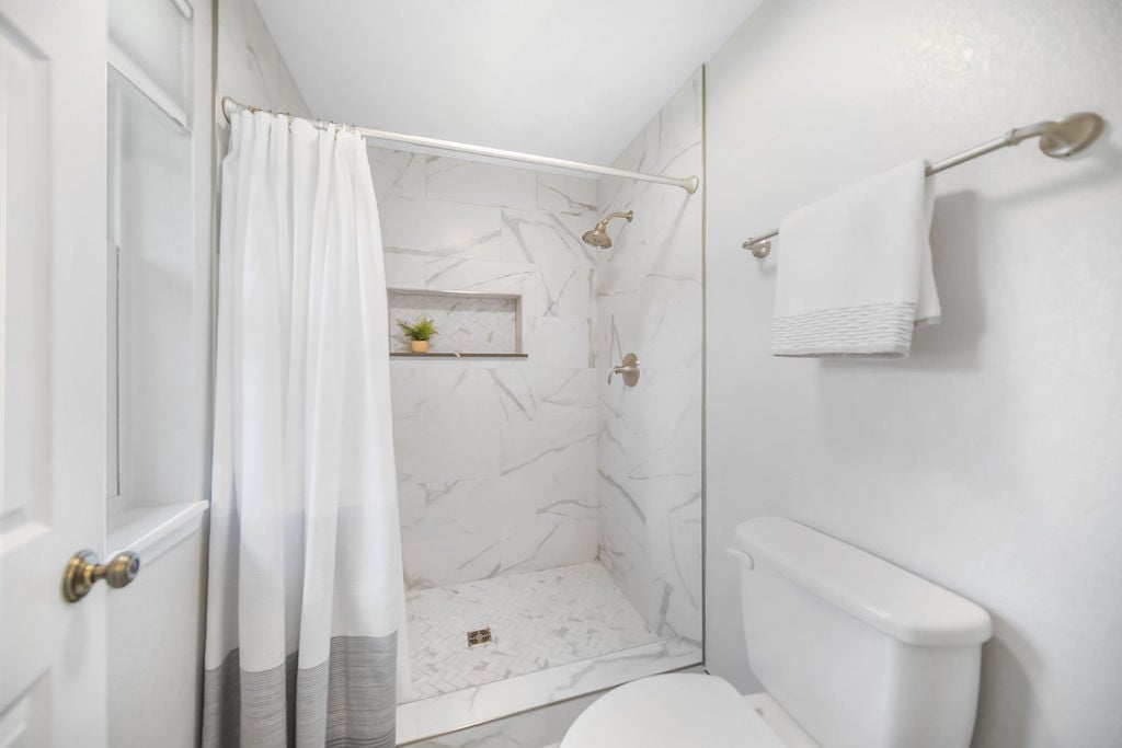 3055 NW Colonial Lane