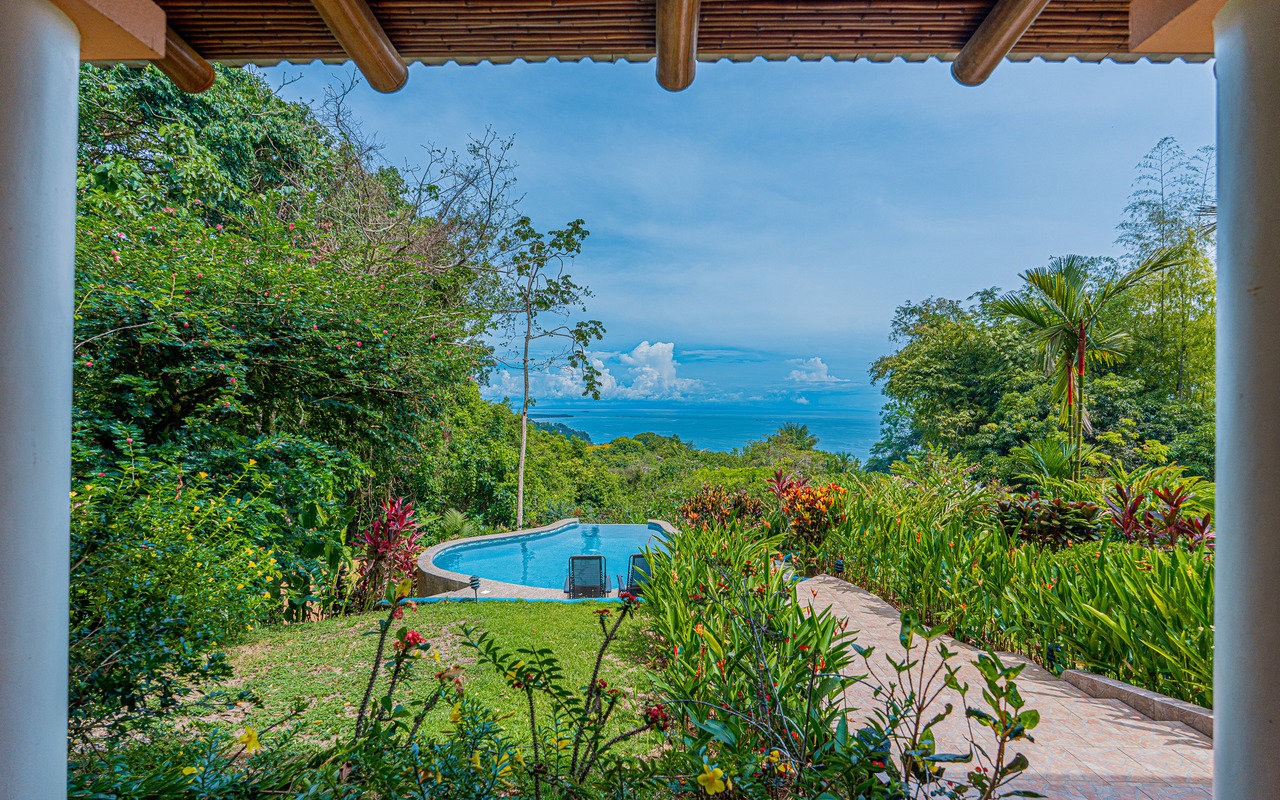 WHALE’S TAIL OCEAN VIEW ESTATE WITH EXTRA LOT 