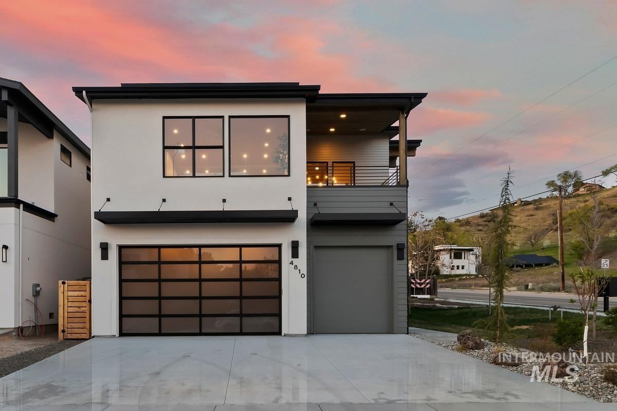 Contemporary Home With Foothills Views in Boise