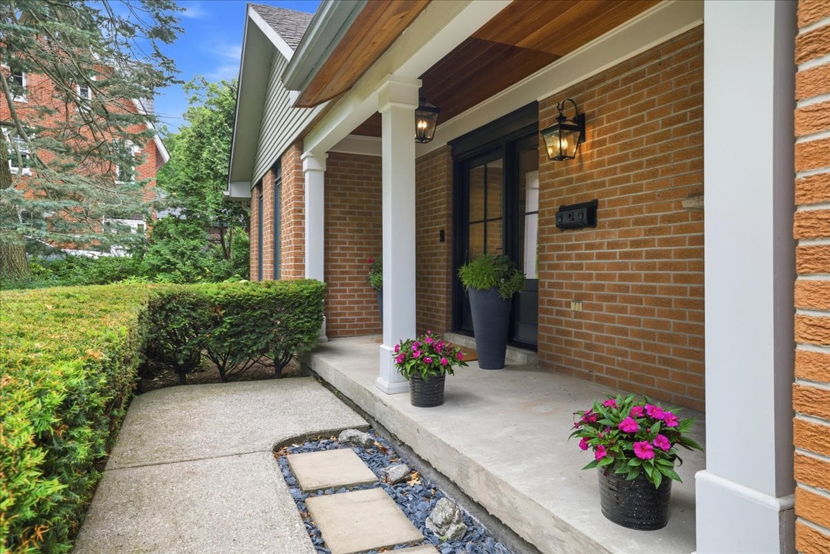 Rare Court Location on Oakville Golf Course