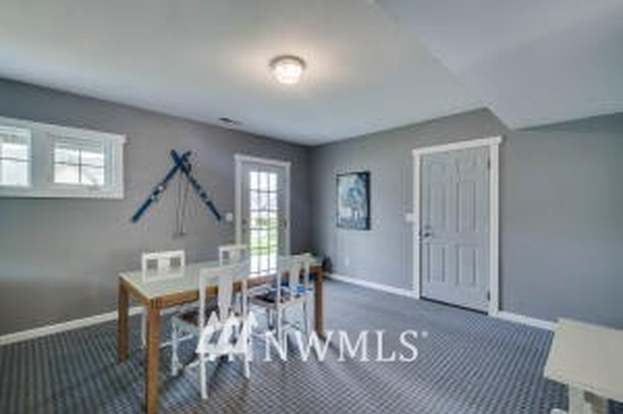 225 W Entiat Dr