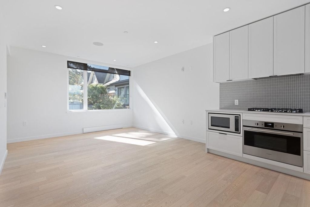 2115 Guelph St