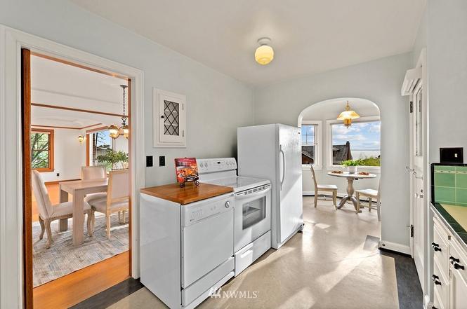 2315 W Viewmont Way W