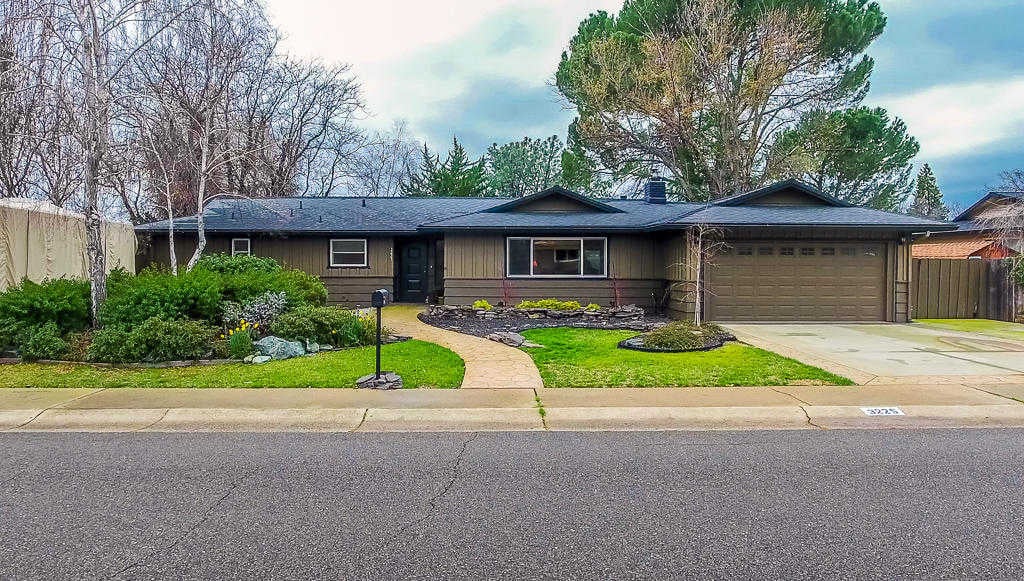 3225 Panorama Dr