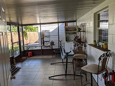209 La Paz Dr
