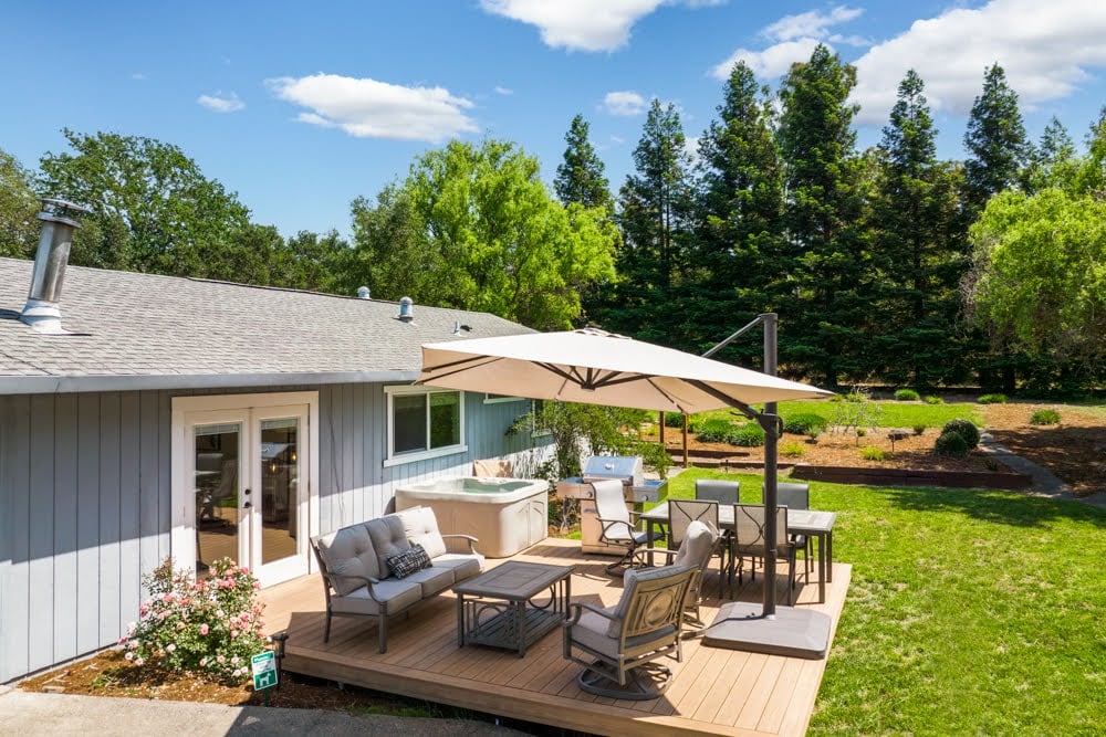 725 Lytton Station