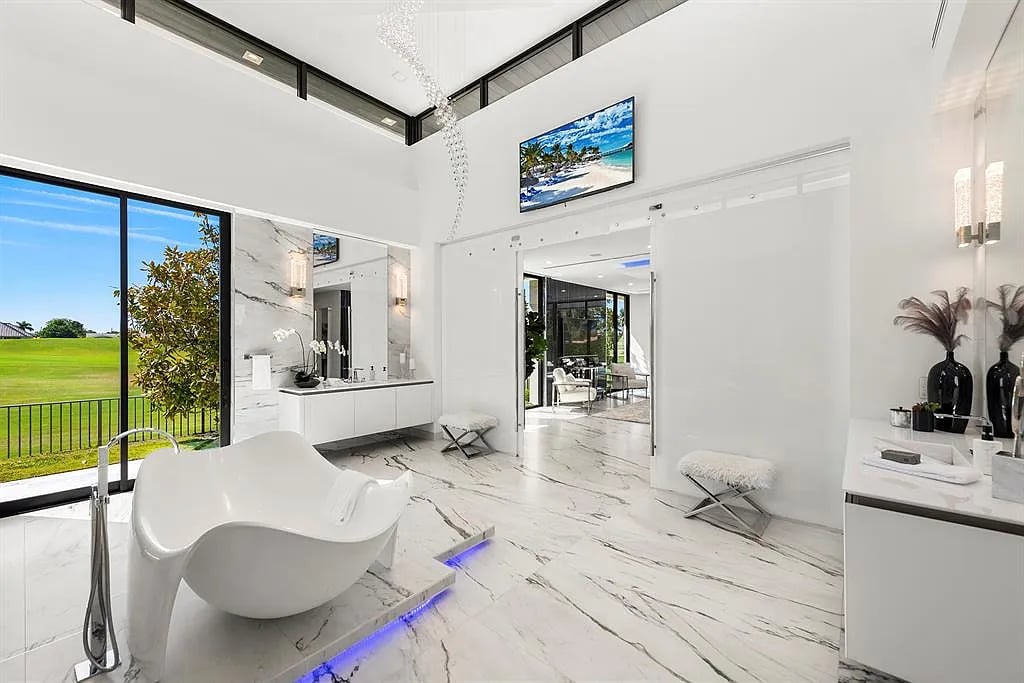 4041 Country Club Ln