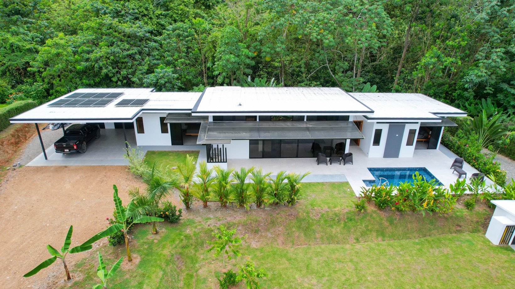 Private Modern Home in Ojochal, Costa Rica with Heated Saltwater Pool & Solar Backup