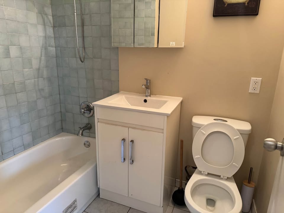 1112 Avenue Road Unit: 203