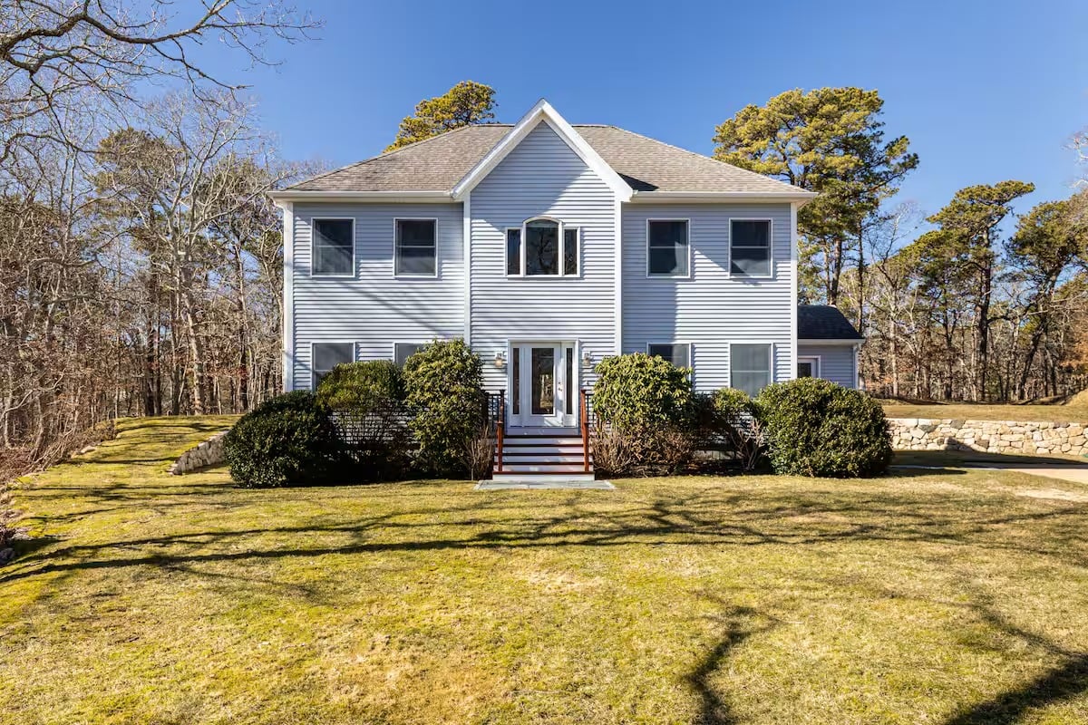 Vineyard Haven Escape