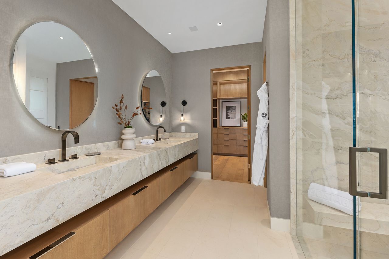 13 Ritz Cove