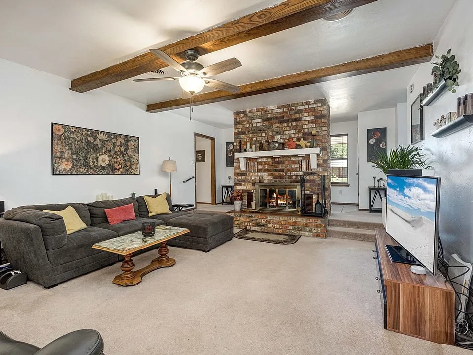 3004 Los Robles