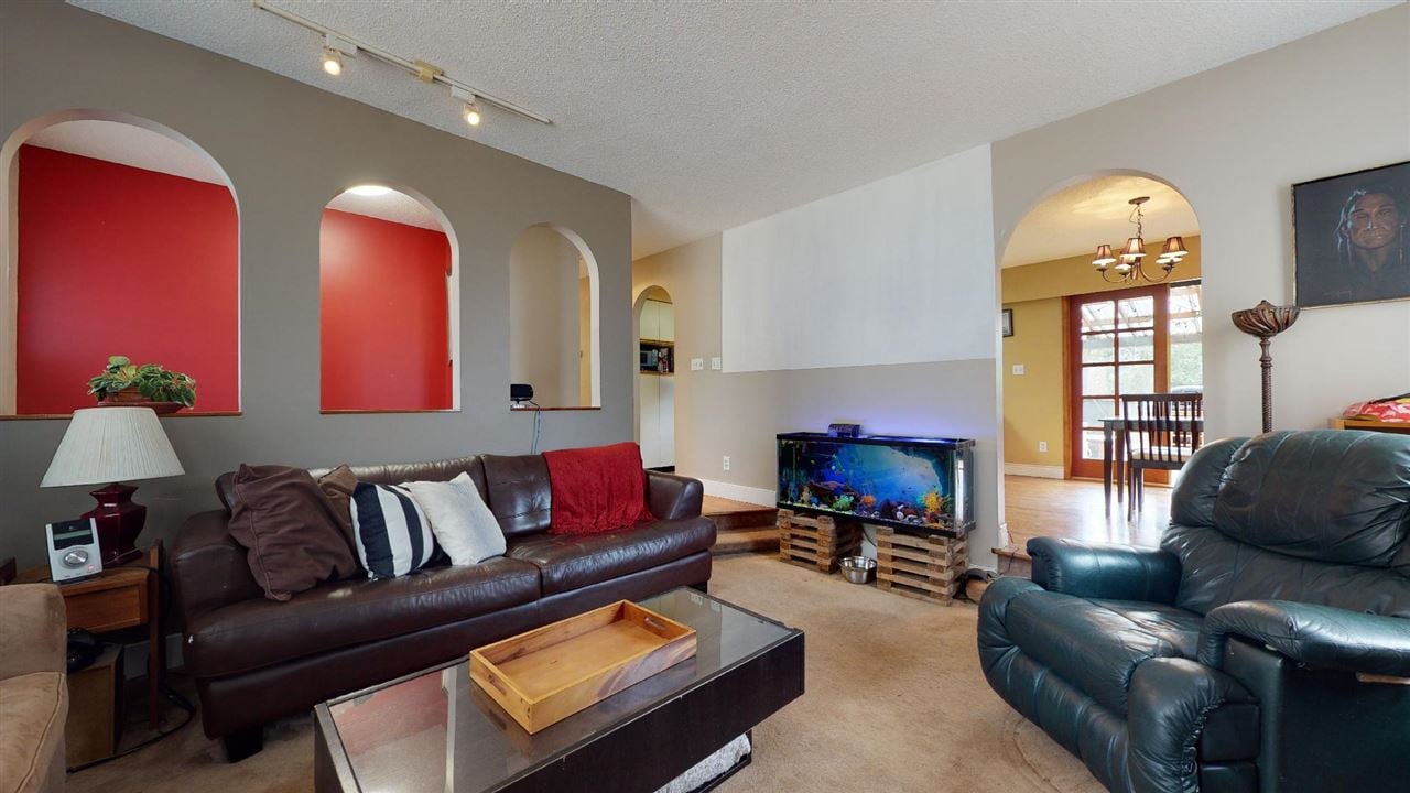 2540 Lomond Wy