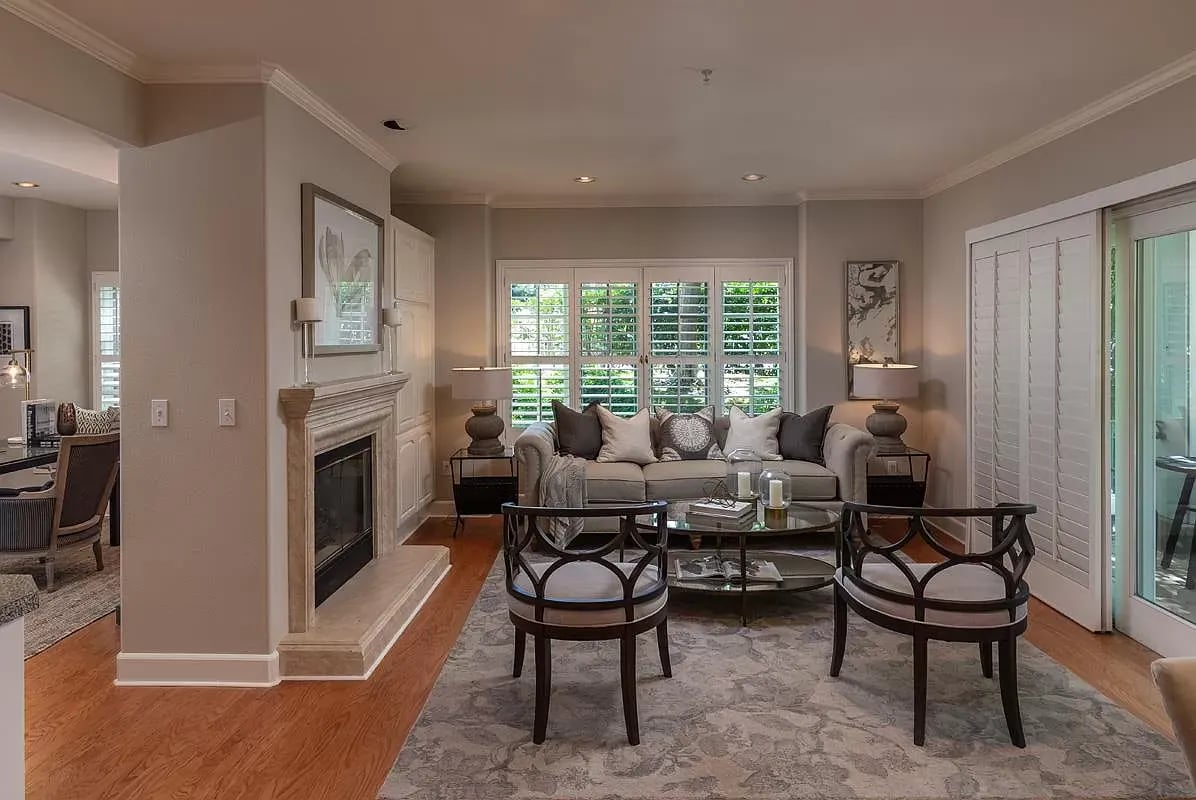 1 W Edith Ave, #D126