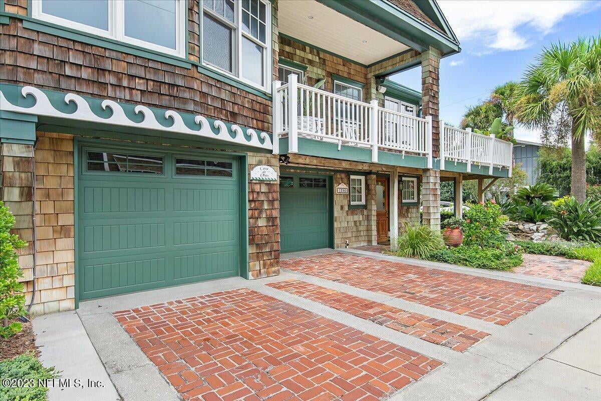 1296 BEACH Avenue