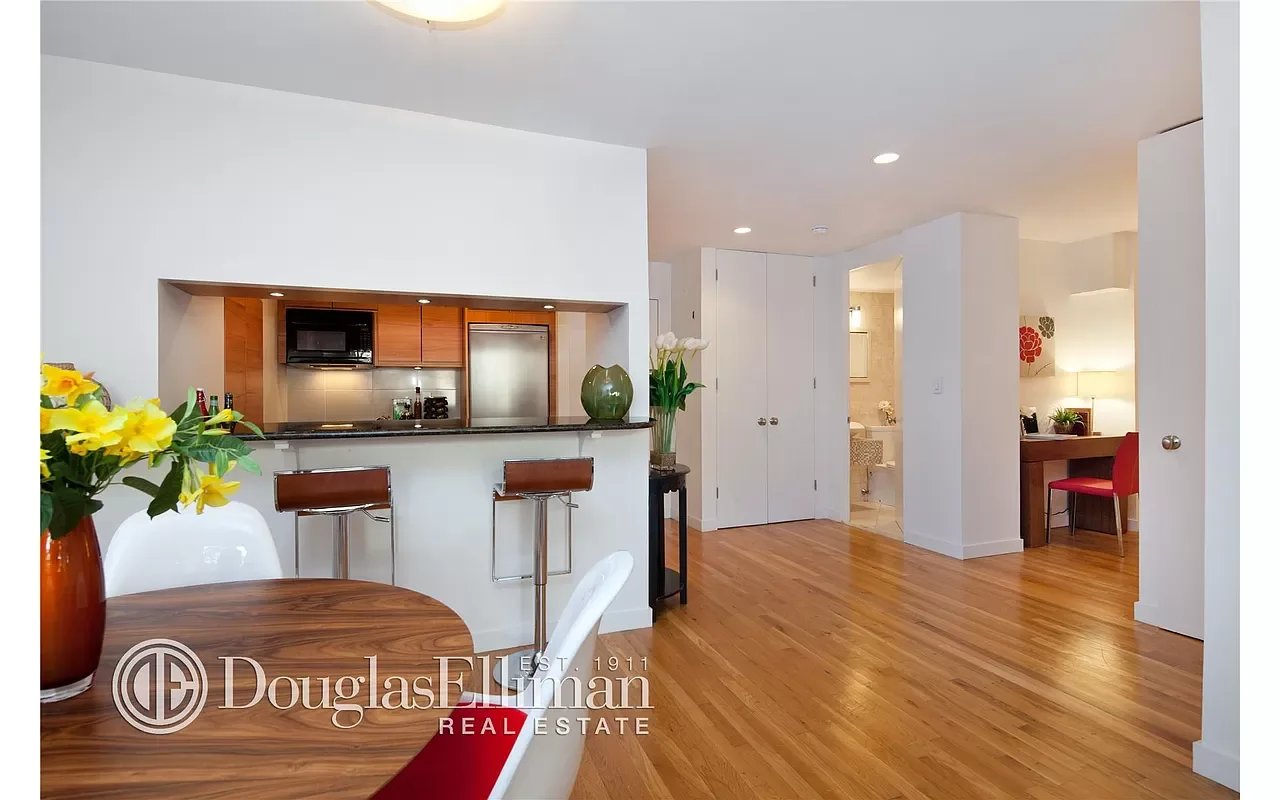 414 West 54th Street Unit: 3C