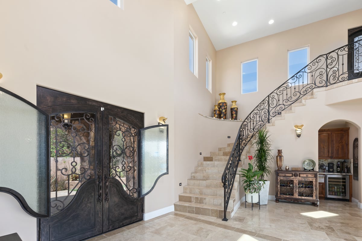 21128 Via Los Laureles