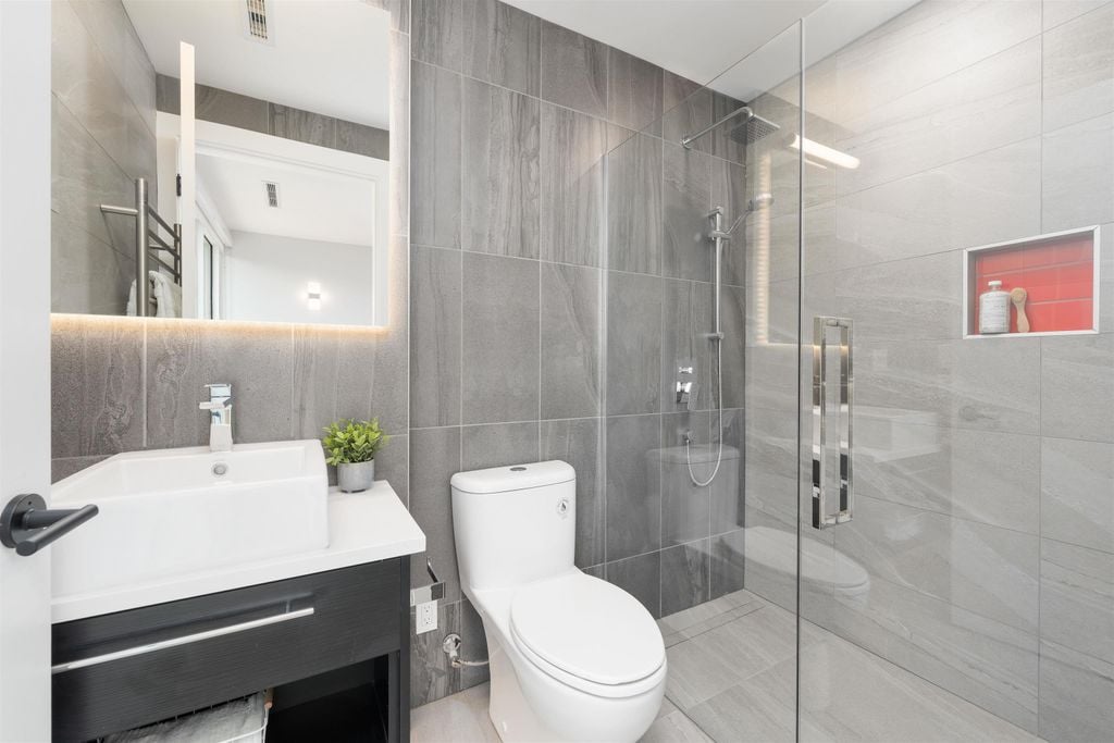 5118 Cambie St, #402