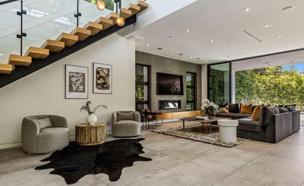 N Edinburgh Avenue, 90048