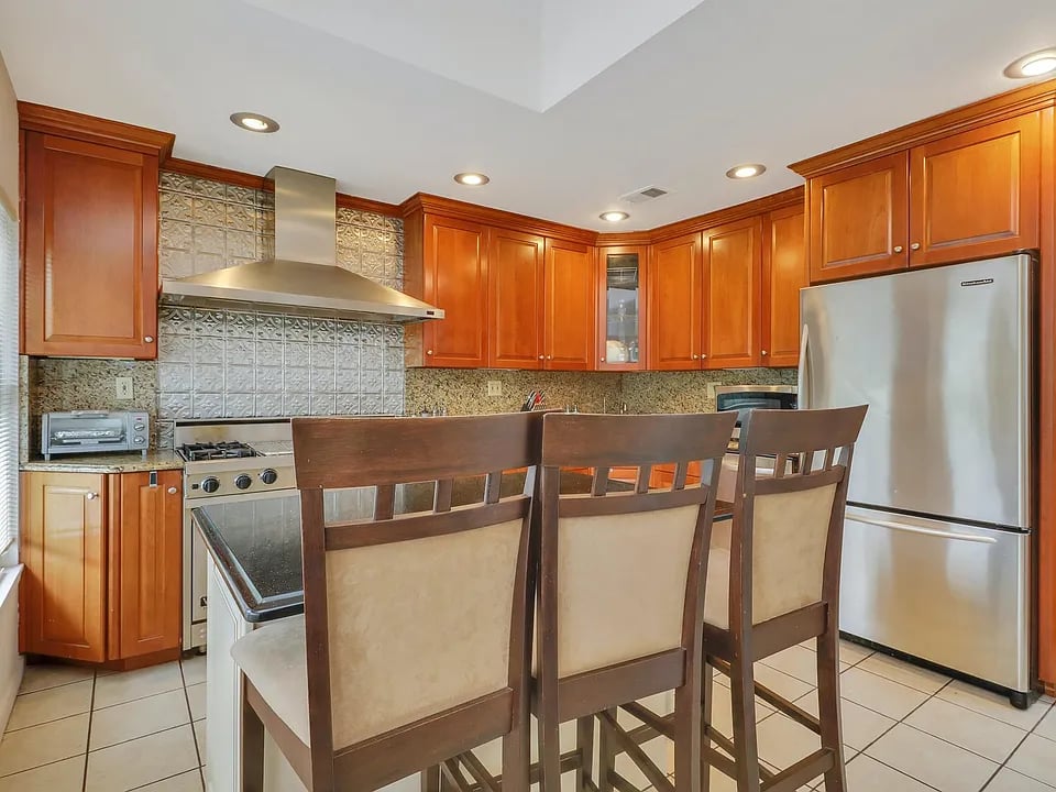 5 Eastern Dr
