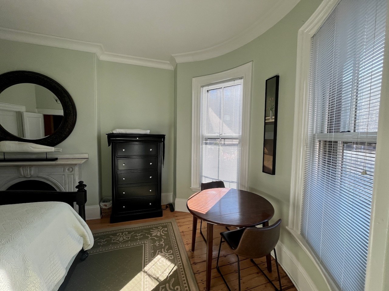 Beautifully Furnished South End Studio Apartment with Central Air/Laundry and more! Available December 1 or 15 or January 1! 