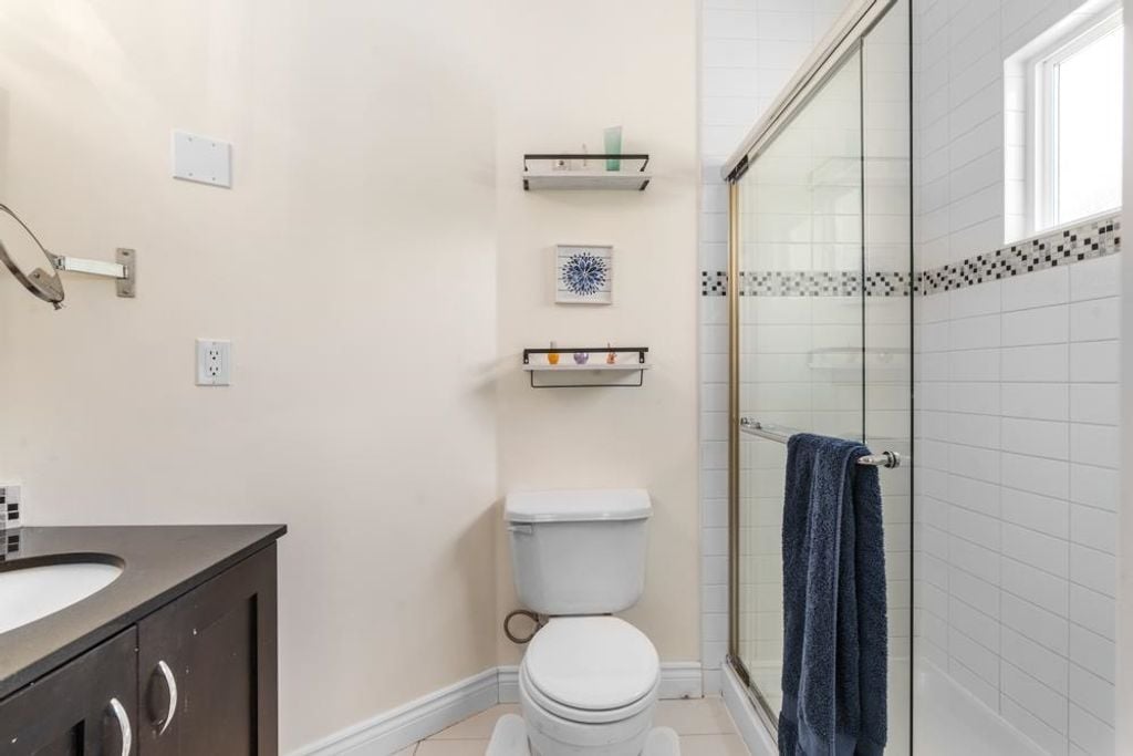 1607 E Georgia St