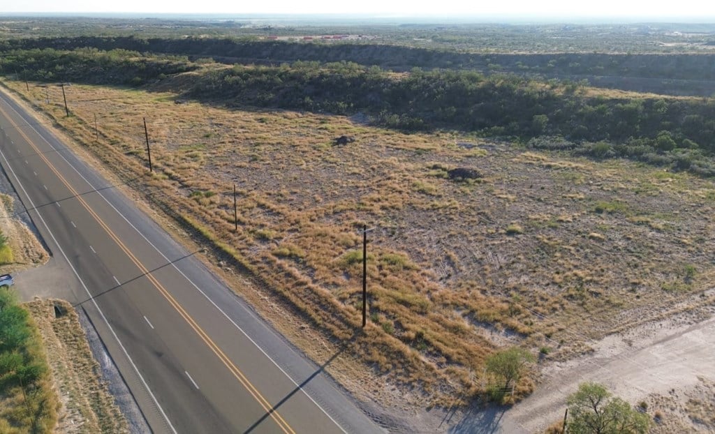 8727 N US Hwy 277