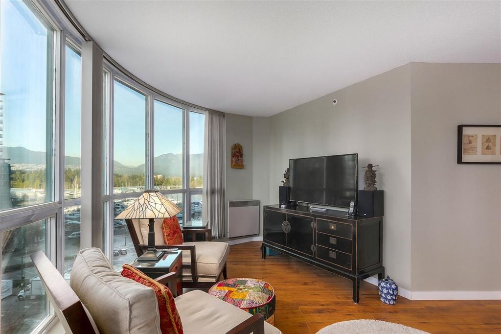 555 Jervis St, #705