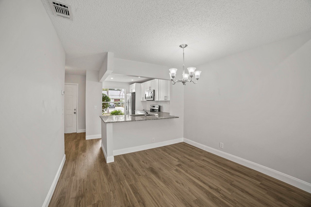 124 Oakwood Dr