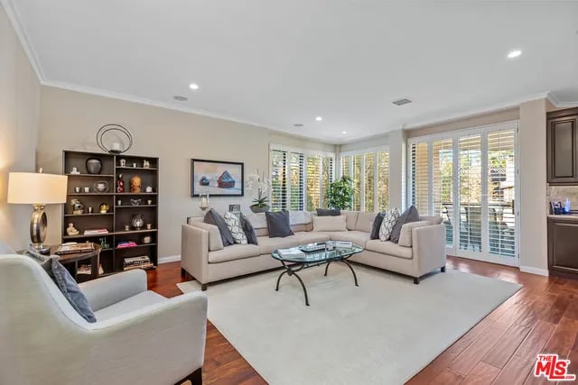 4784 Park Encino Ln #204