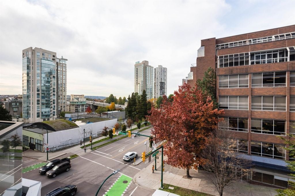 889 Pacific St, #404