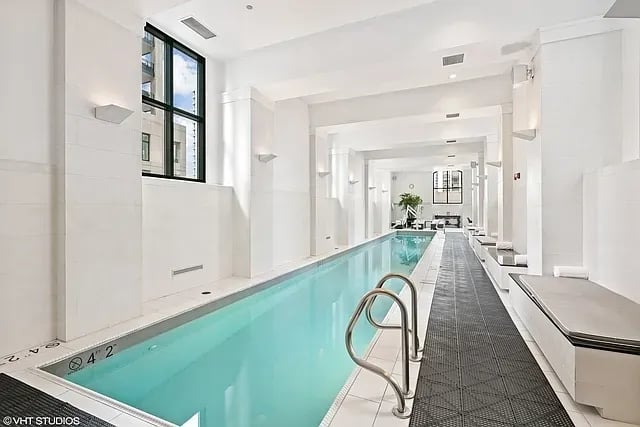11 E Walton St APT 4102